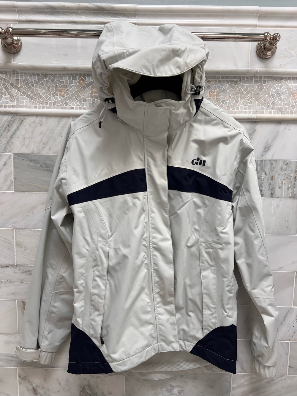 Gill - Like New Women’s Inshore Lite Windbreaker - womens 8